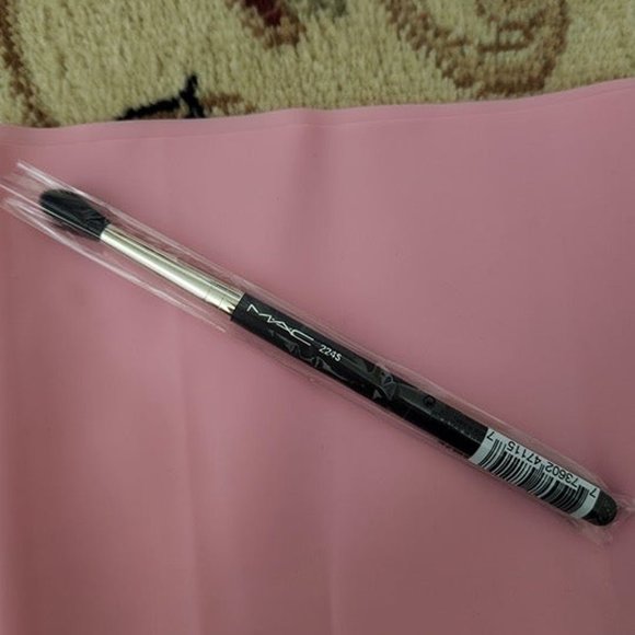 MAC Cosmetics Other - Mac 224 brush